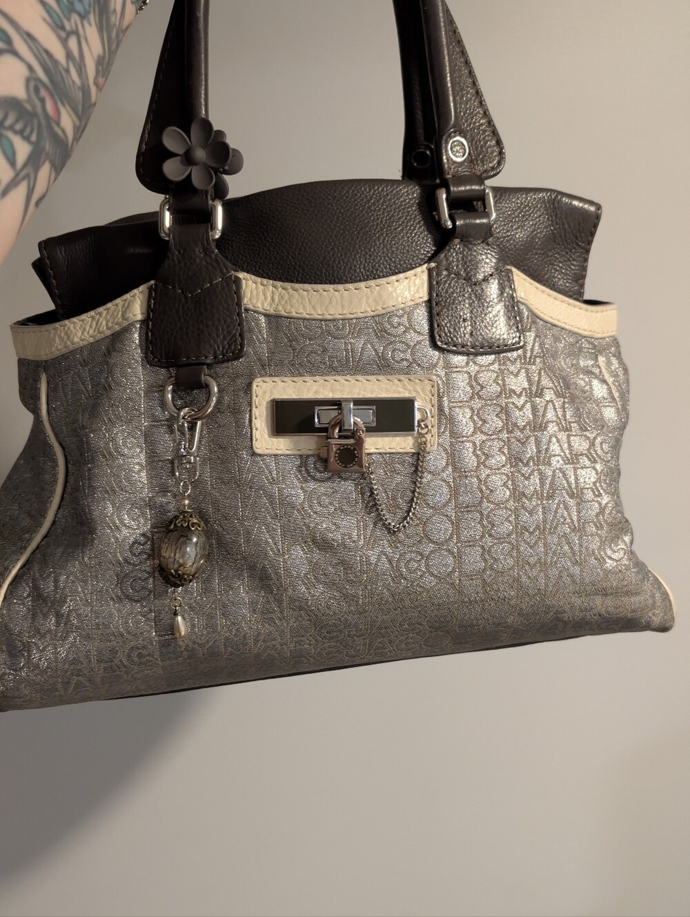RARE Y2K Beautiful Marc Jacobs Silver Metallic Satchel with Grey Leather Trim - Picture 5 of 10